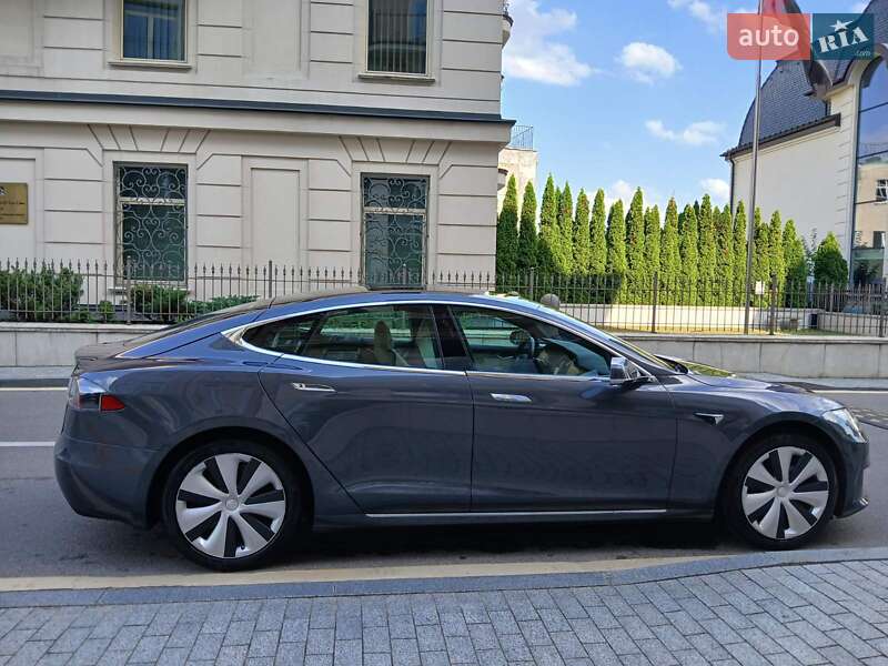 Tesla Model S 2020