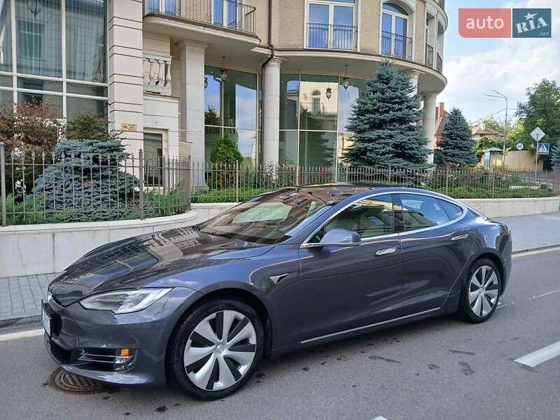 Tesla Model S 2020