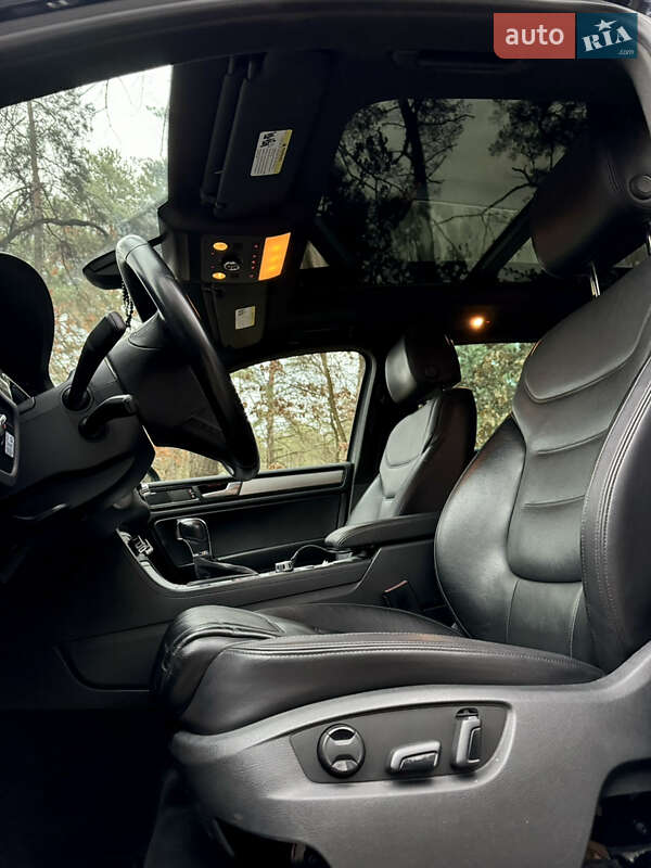 Volkswagen Touareg 2013