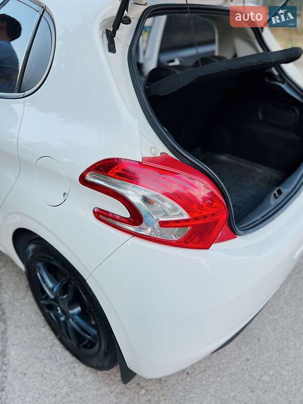 Peugeot 208 2013