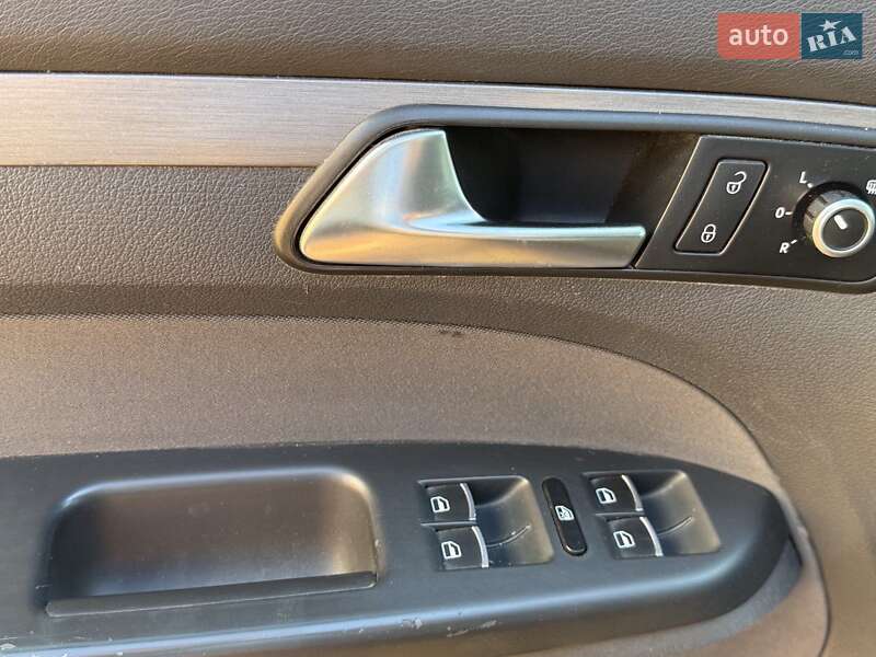 Volkswagen Touran 2011