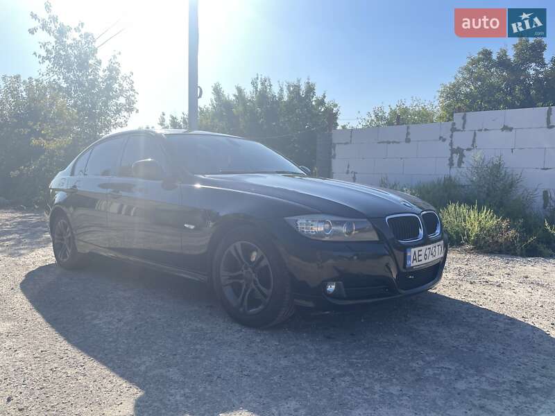 BMW 3 Series 2011