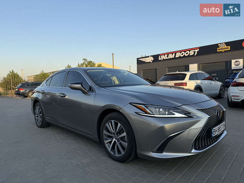 Lexus ES 2020