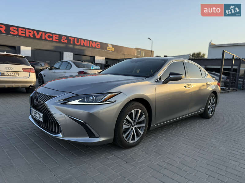 Lexus ES 2020