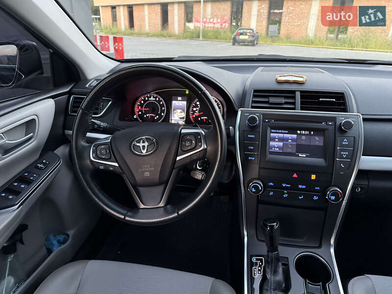 Toyota Camry 2016