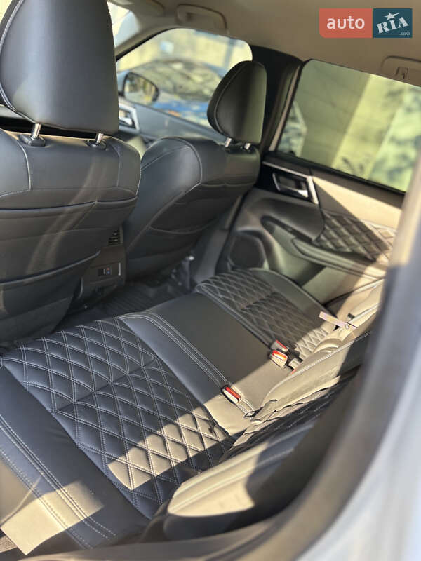 Mitsubishi Outlander 2022