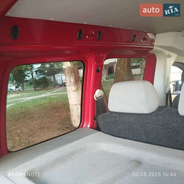 Volkswagen Caddy 2010