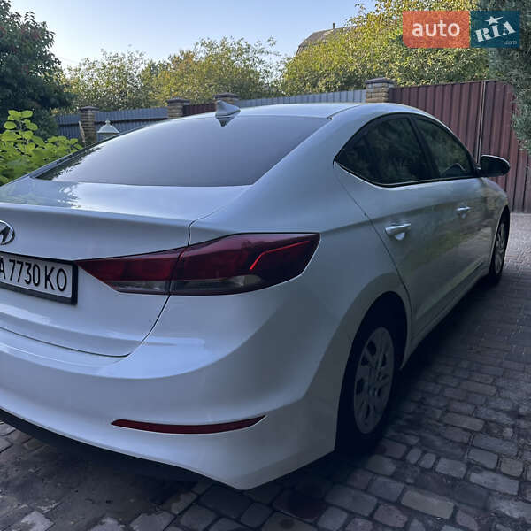 Hyundai Elantra 2017