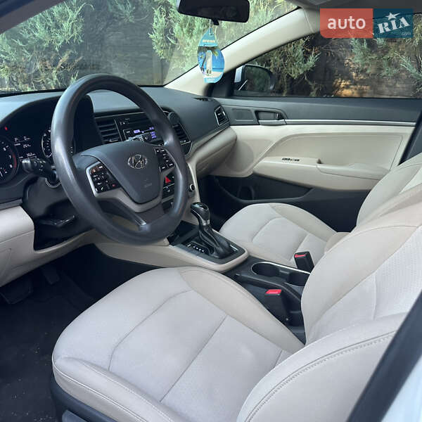 Hyundai Elantra 2017