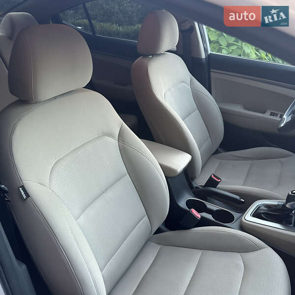 Hyundai Elantra 2017