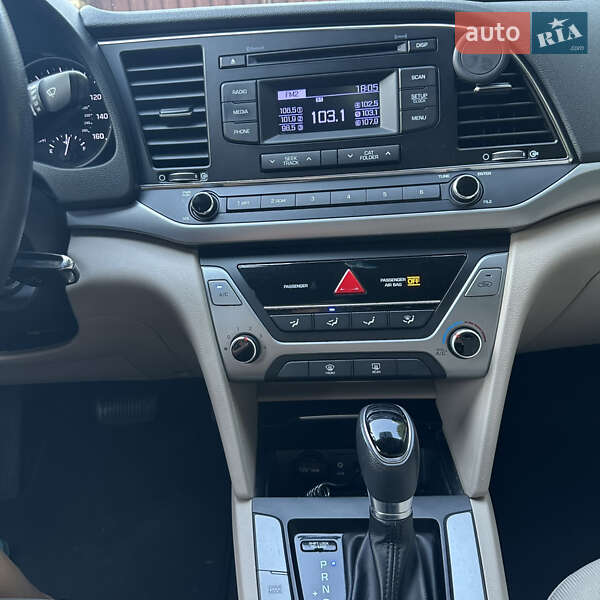 Hyundai Elantra 2017