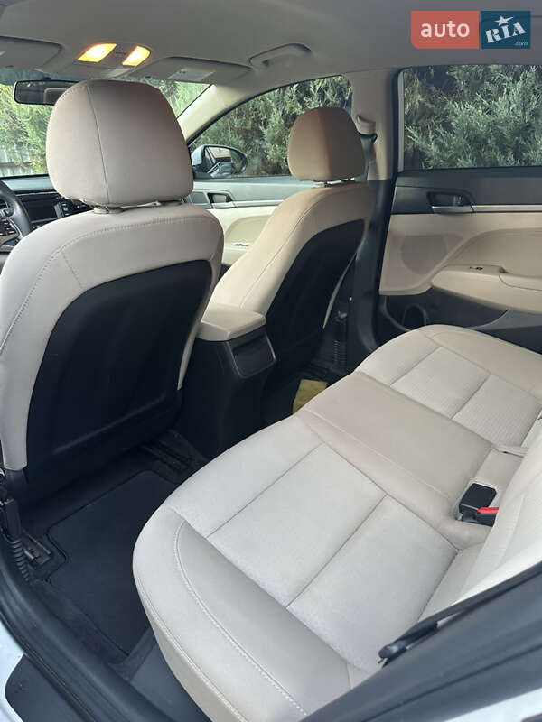 Hyundai Elantra 2017