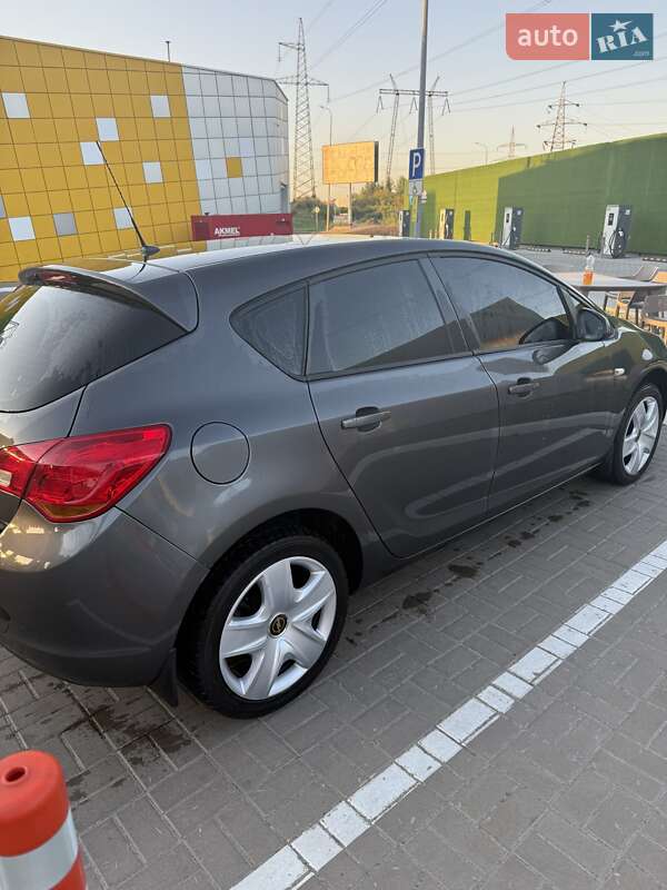 Opel Astra 2012