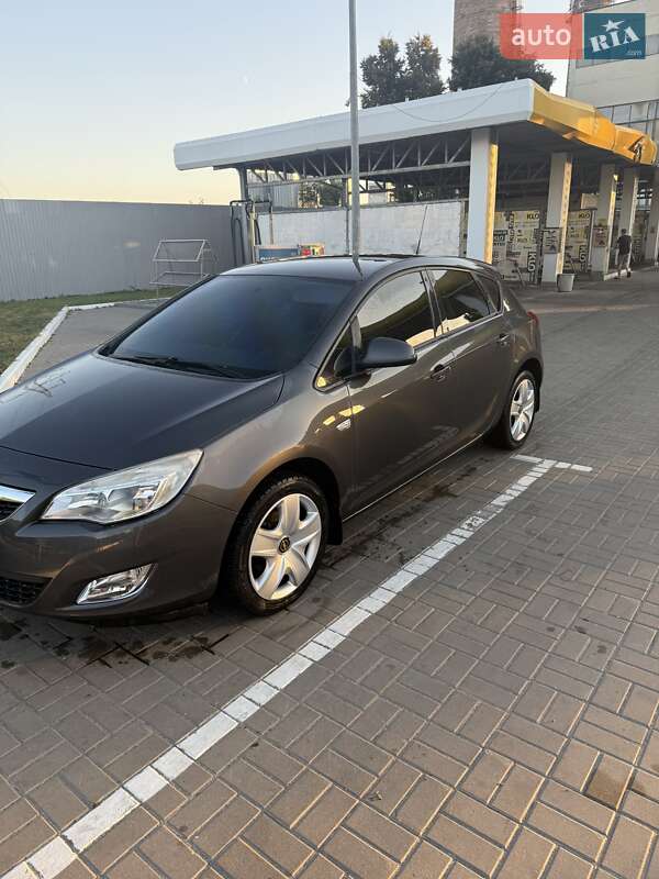 Opel Astra 2012
