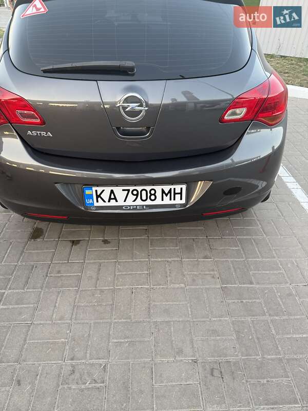 Opel Astra 2012