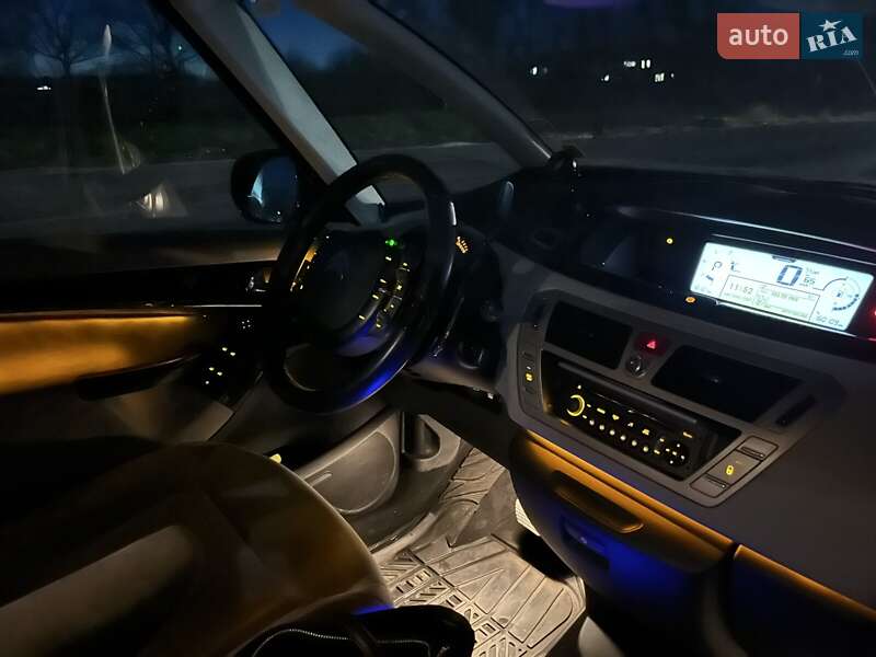 Citroen Grand C4 Picasso 2010