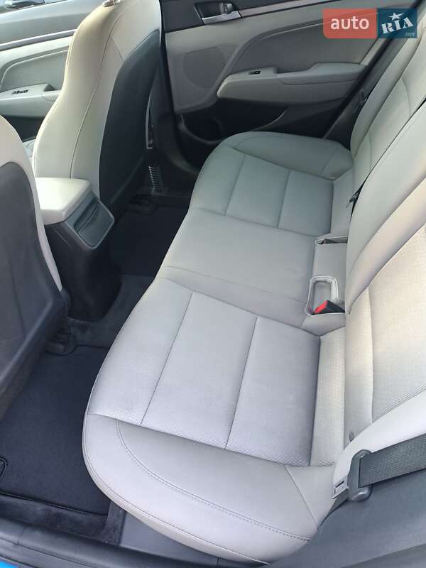 Hyundai Elantra 2016