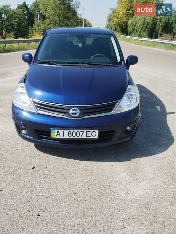 Nissan TIIDA 2012