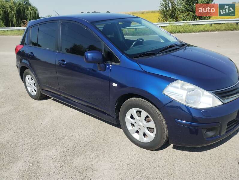 Nissan TIIDA 2012
