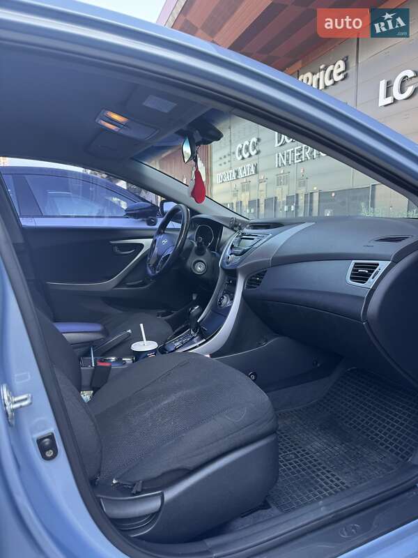 Hyundai Elantra 2013