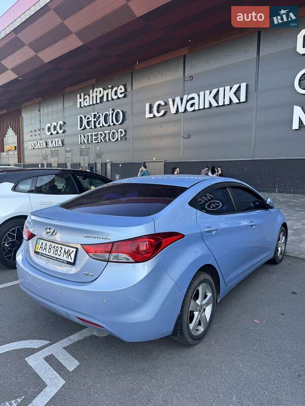 Hyundai Elantra 2013