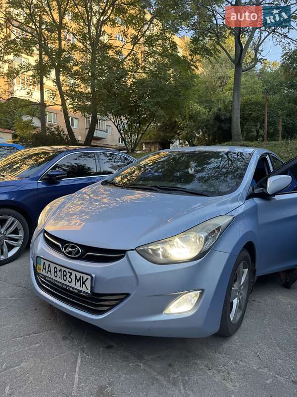 Hyundai Elantra 2013