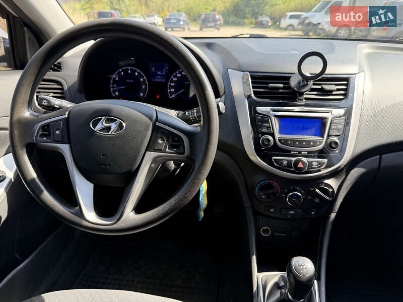 Hyundai Accent 2013