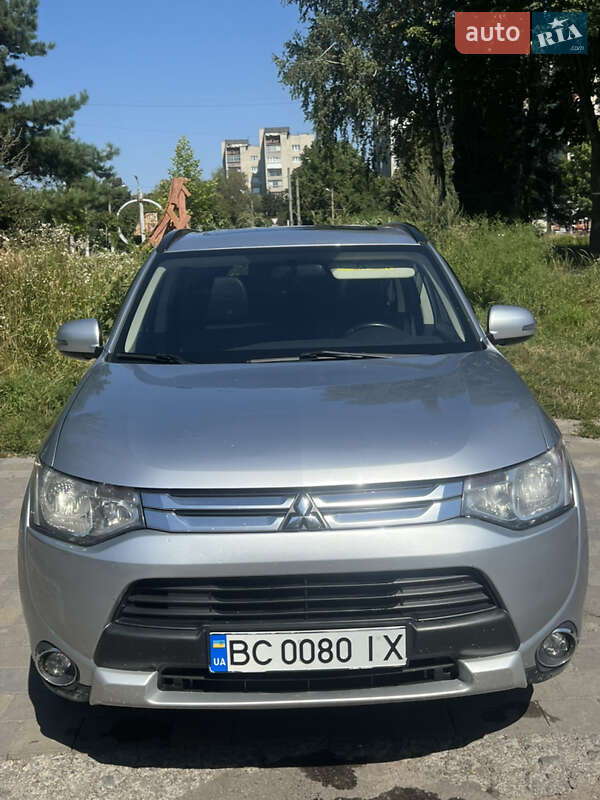 Mitsubishi Outlander 2015