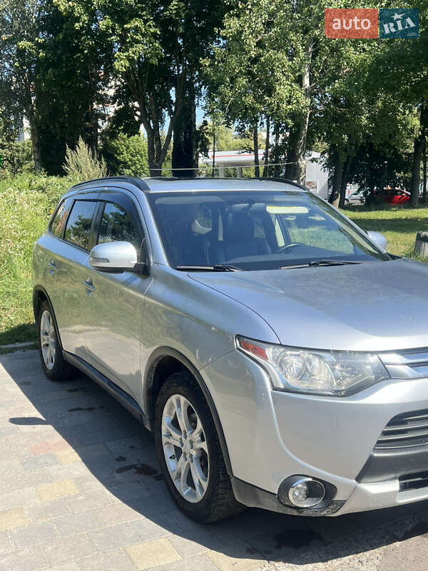 Mitsubishi Outlander 2015