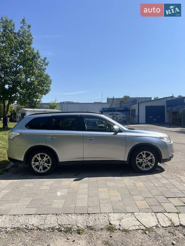 Mitsubishi Outlander 2015