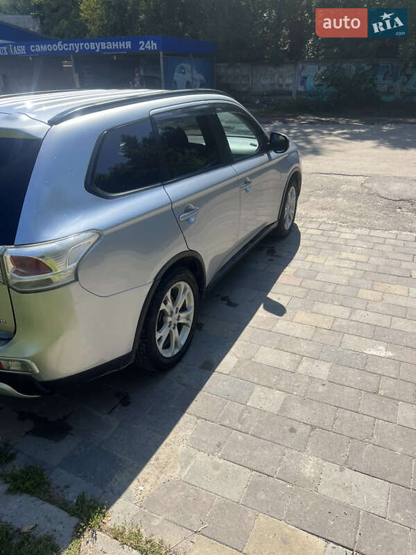 Mitsubishi Outlander 2015