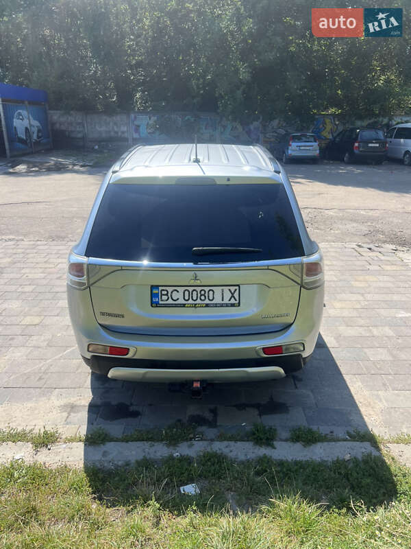 Mitsubishi Outlander 2015