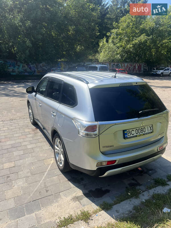 Mitsubishi Outlander 2015