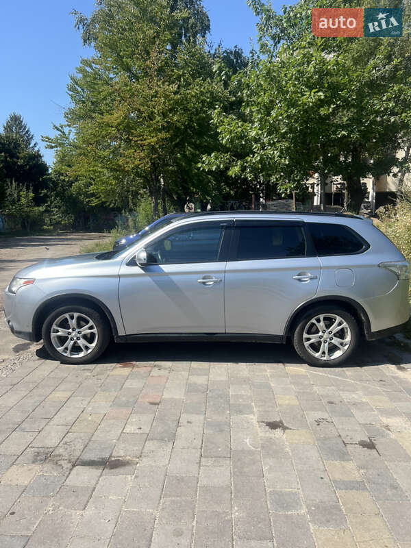 Mitsubishi Outlander 2015