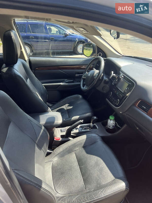 Mitsubishi Outlander 2015