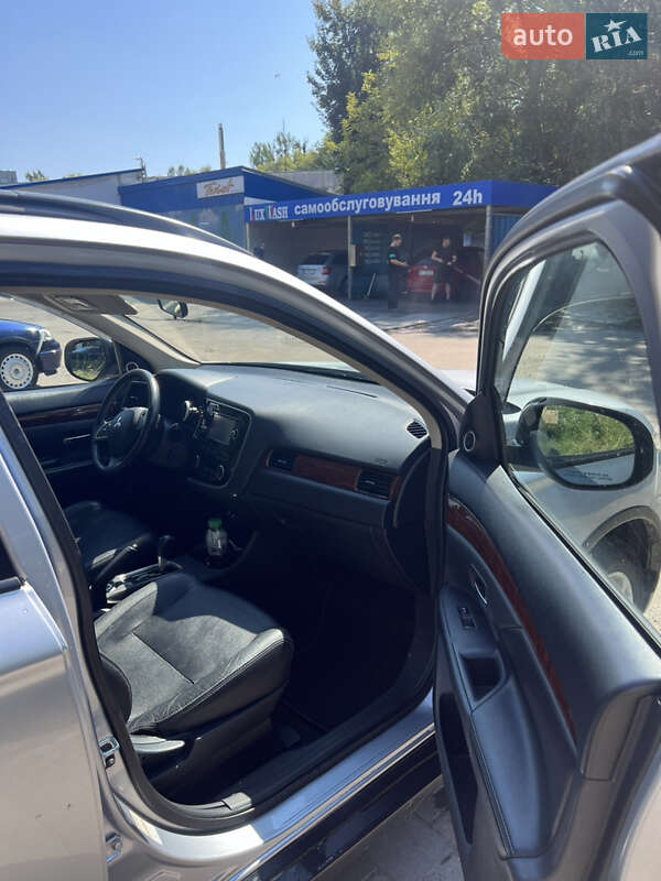 Mitsubishi Outlander 2015