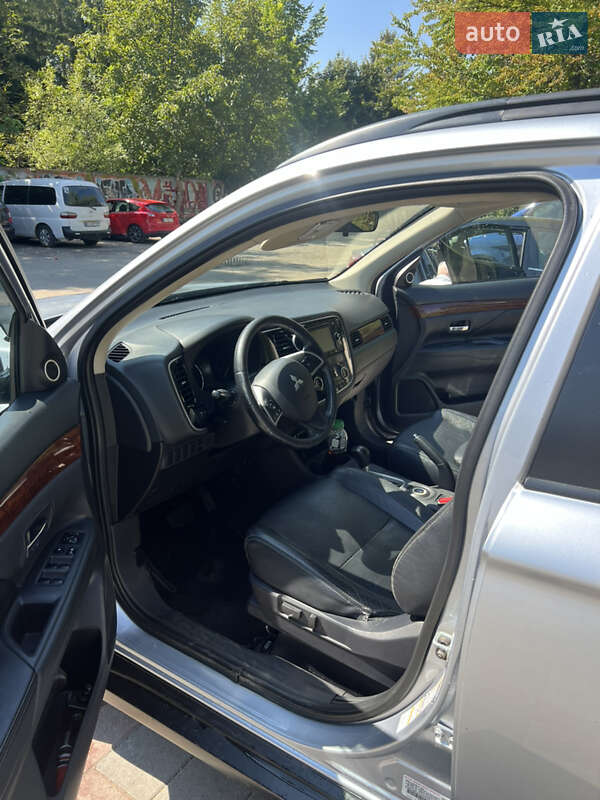 Mitsubishi Outlander 2015