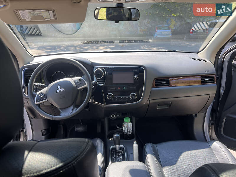 Mitsubishi Outlander 2015