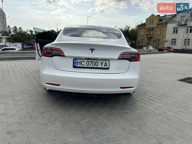 Tesla Model 3 2020