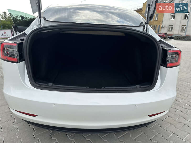 Tesla Model 3 2020