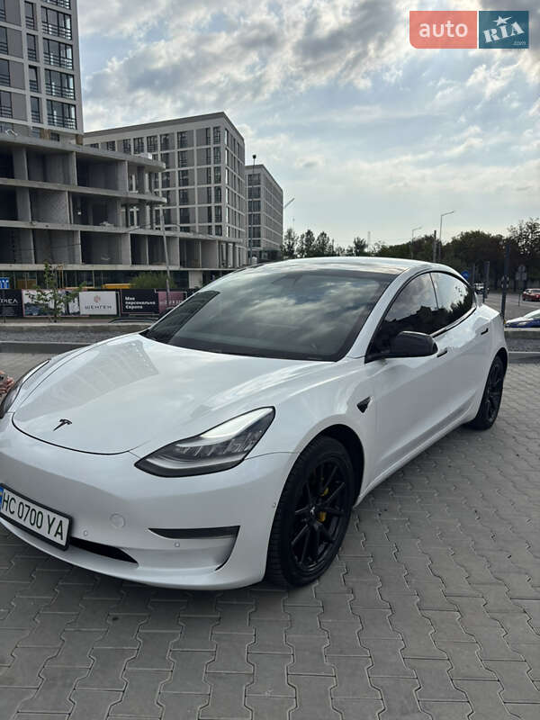 Tesla Model 3 2020