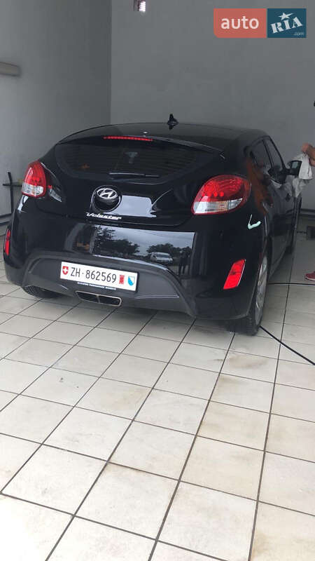 Hyundai Veloster 2011