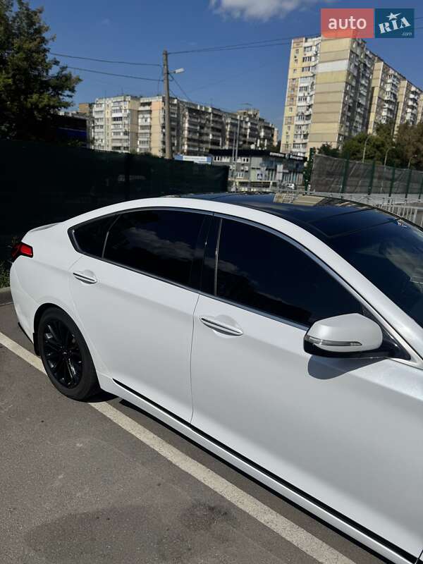 Hyundai Genesis 2015