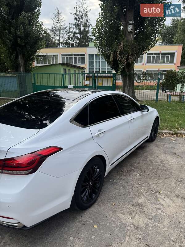 Hyundai Genesis 2015