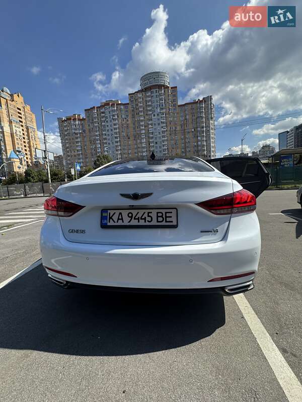 Hyundai Genesis 2015