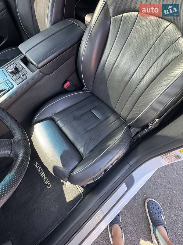 Hyundai Genesis 2015