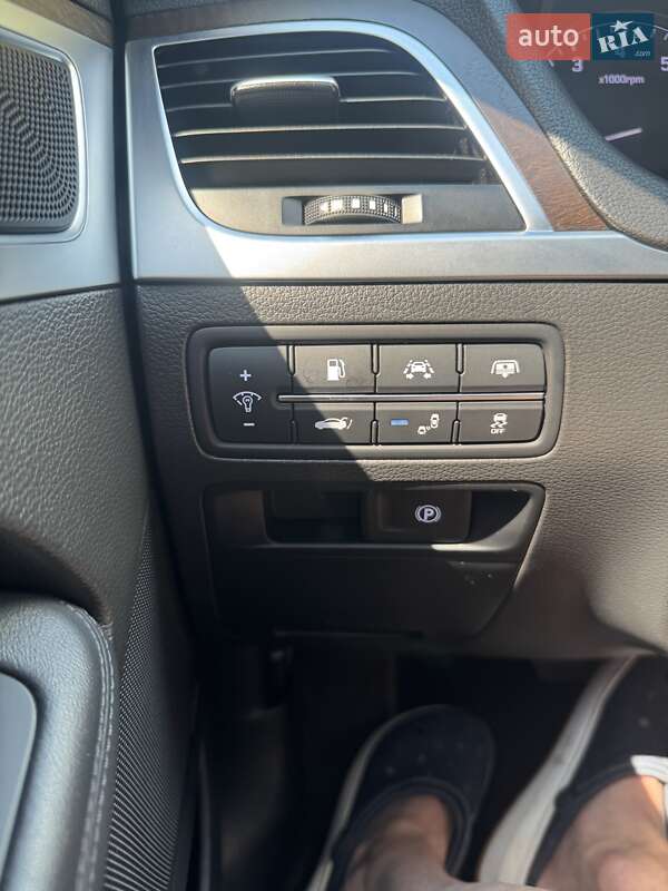 Hyundai Genesis 2015