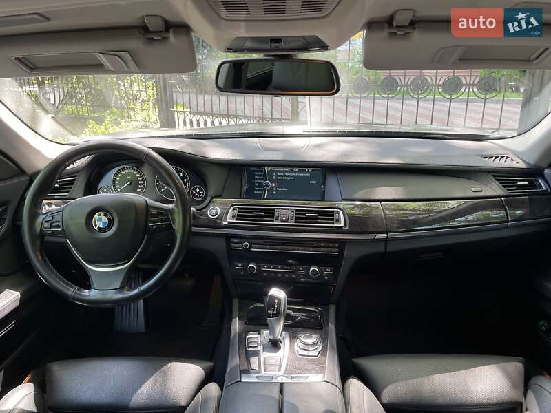 BMW 7 Series 2011