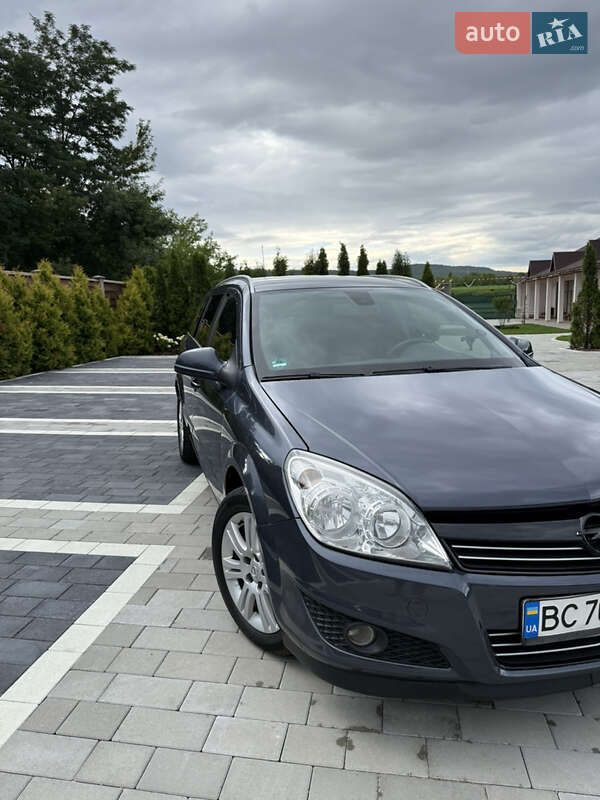 Opel Astra 2010