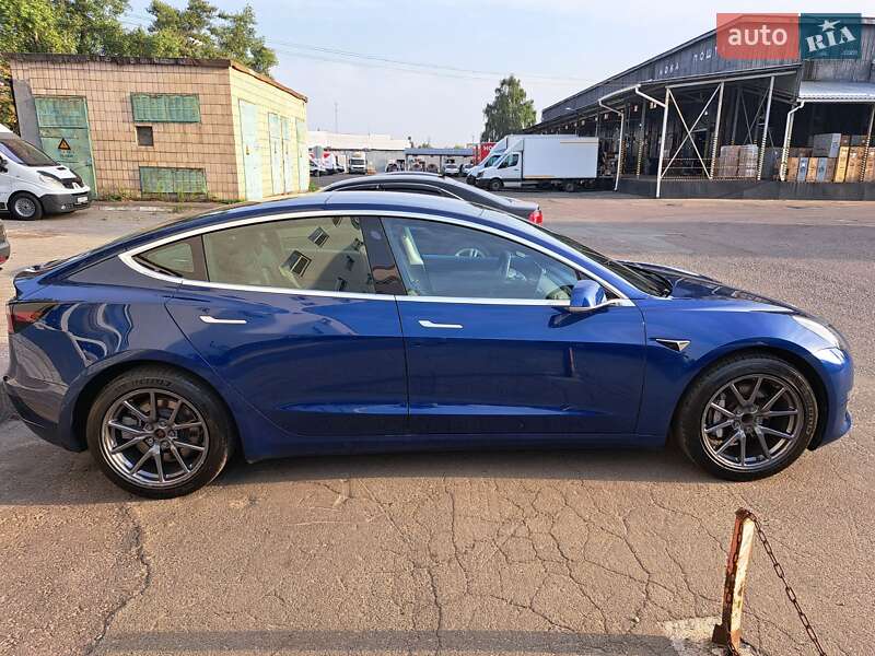 Tesla Model 3 2020